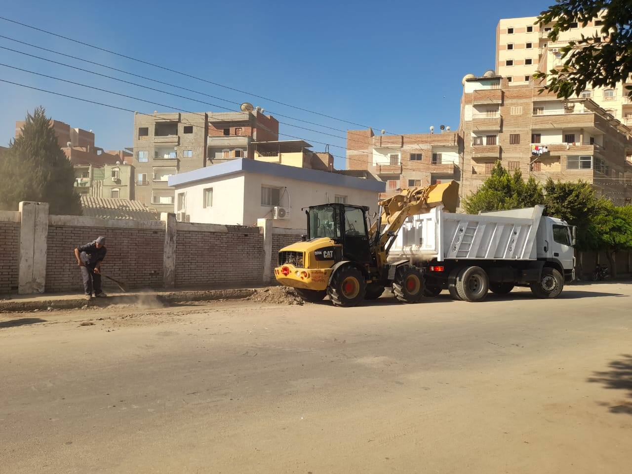 كنس الشوارع ورفع الأتربة