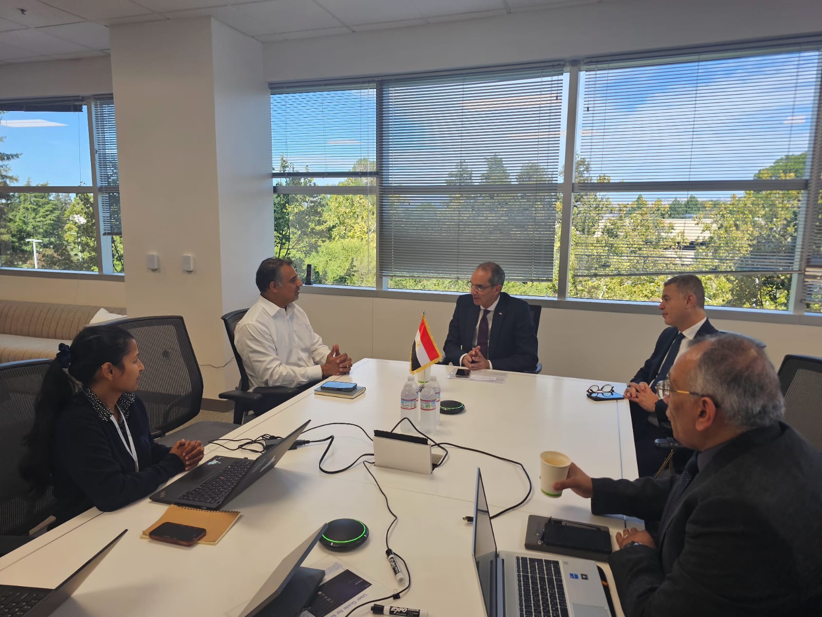 وزير الاتصالات يعرض فرص الاستثمار على كبرى الشركات الأمريكية