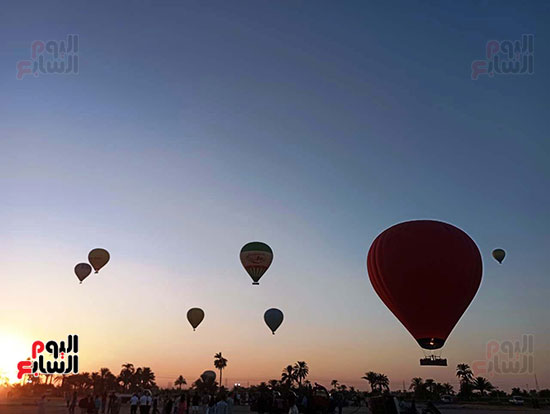 السياح-يتوافدون-للخروج-فى-رحلات-البالون-الطائر السياح-يتوافدون-للخروج-فى-رحلات-البالون-الطائر
