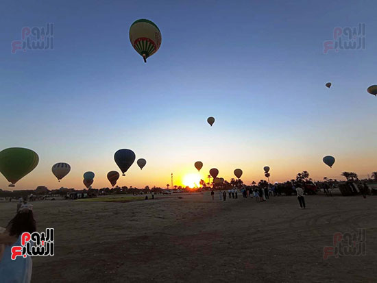 السياح-يتوافدون-للخروج-فى-رحلات-البالون-الطائر-بالأقصر السياح-يتوافدون-للخروج-فى-رحلات-البالون-الطائر-بالأقصر