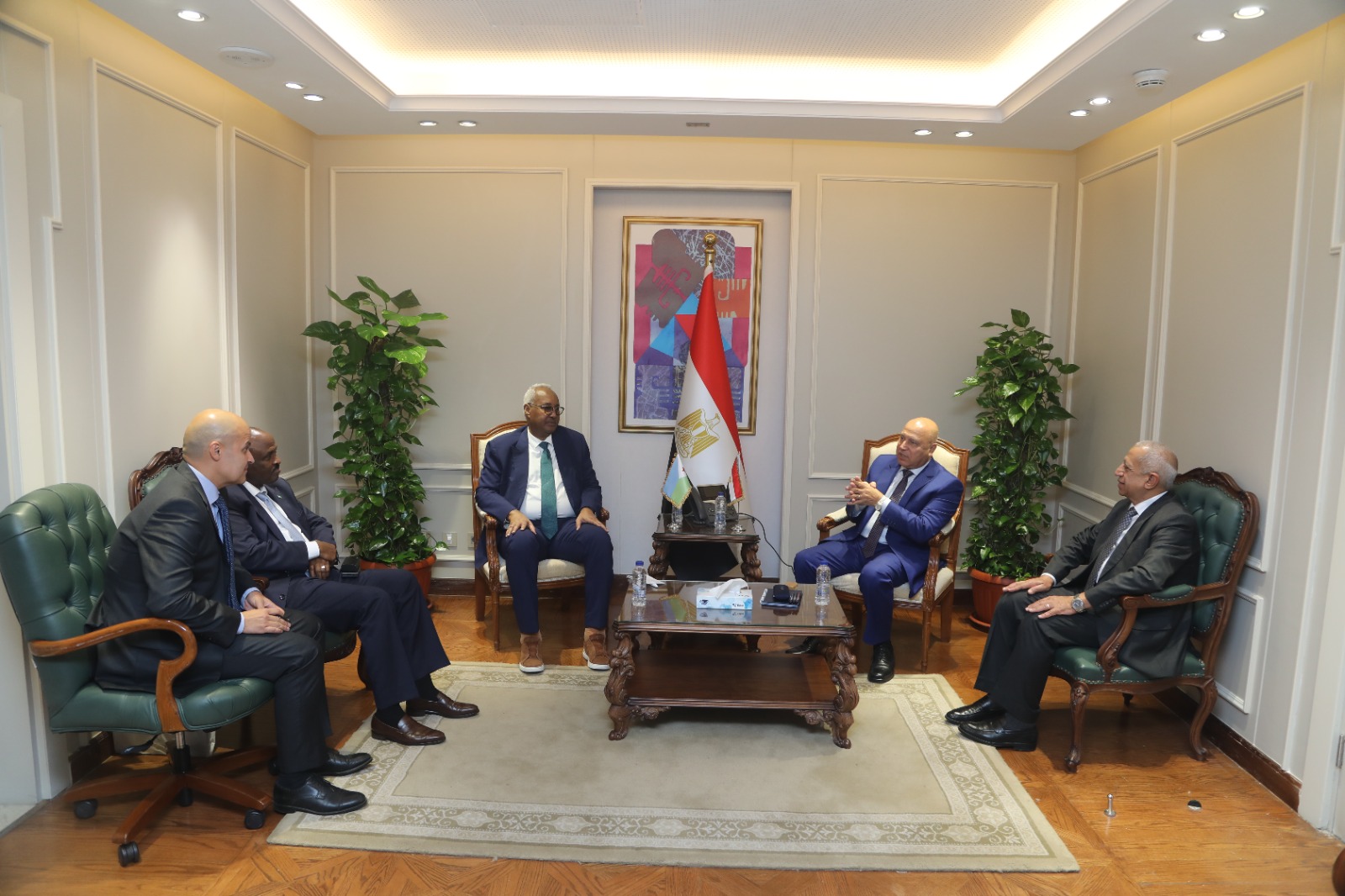 وزير النقل يستقبل رئيس سلطة الموانئ والمناطق الحرة وسفير جيبوتى بالقاهرة