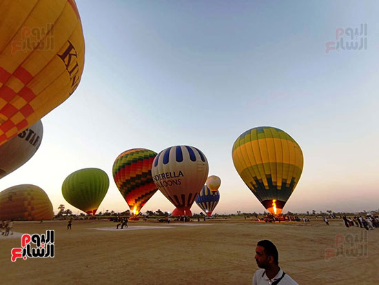 مطار-البالون-الطائر-خلال-تحليق-الرحلات-للسماء مطار-البالون-الطائر-خلال-تحليق-الرحلات-للسماء