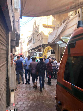 التواجد-الأمني-والإنقاذ-بموقع-انهيار-مصنع-المحلة