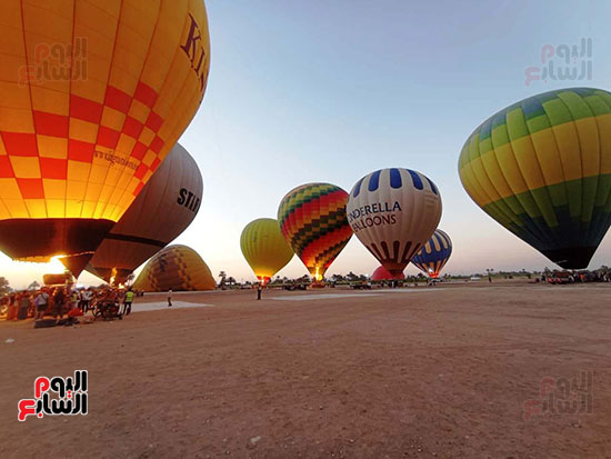 جانب-من-خروج-رحلات-البالون-الطائر-غرب-الأقصر جانب-من-خروج-رحلات-البالون-الطائر-غرب-الأقصر