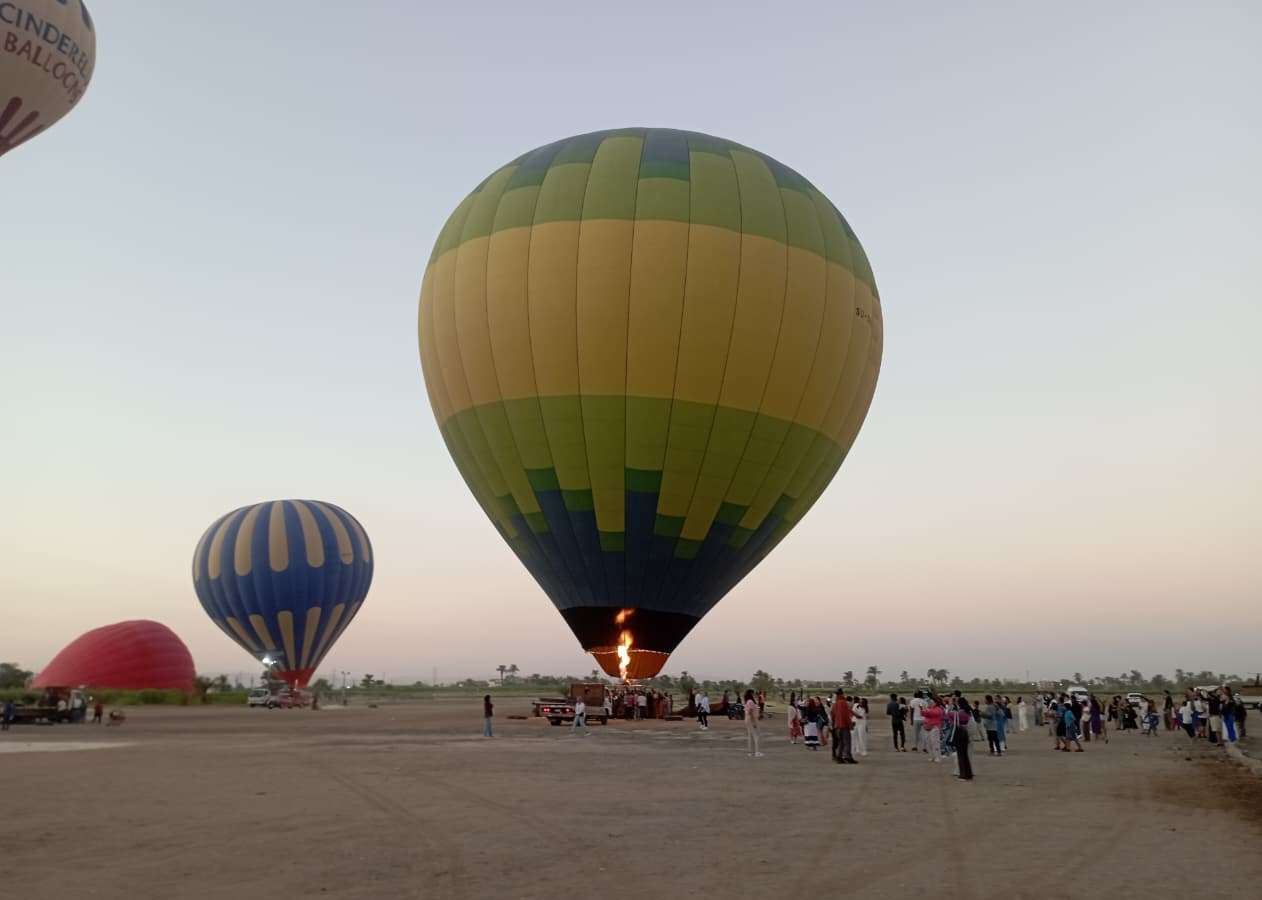 عودة تحليق رحلات البالون الطائر بعد إلغاؤها أمس بالأقصر