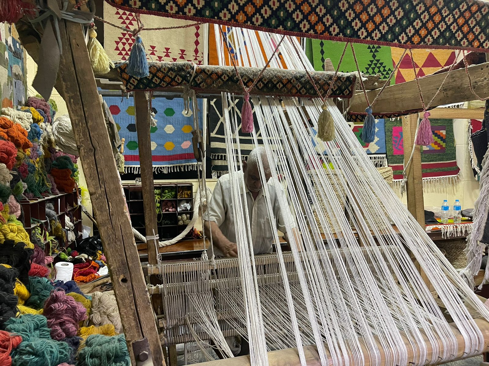 عم جابر أثناء عمله