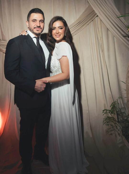 كريم السبكي وزوجته