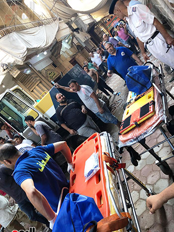 فرق-الإسعاف-لإنقاذ-المصابين