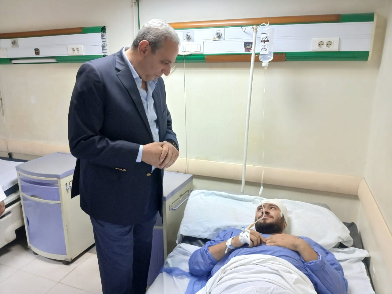 جانب من زيارة المحافظ للمصابين