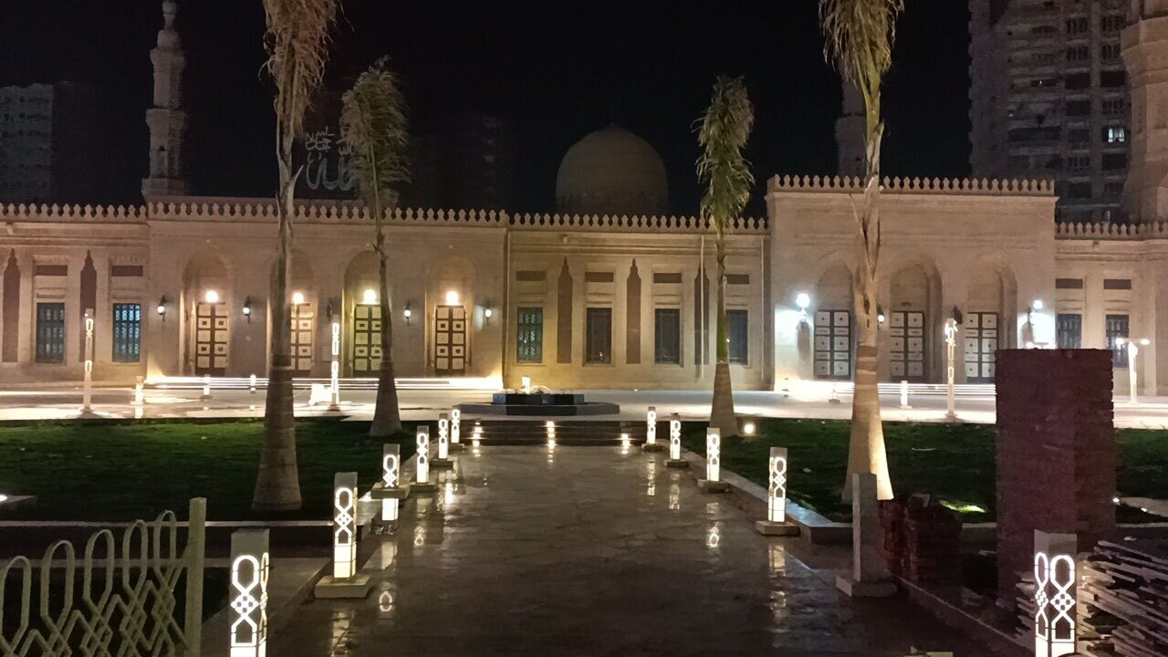 ساحة مسجد إبراهيم الدسوقي ساحة مسجد إبراهيم الدسوقي