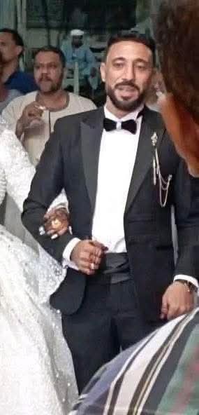 عقد قران العريس الشاب