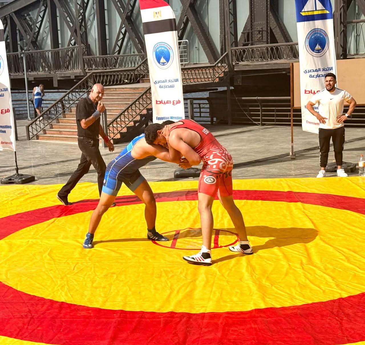 جانب من بطولة المصارعة الودية بمهرجان دمياط