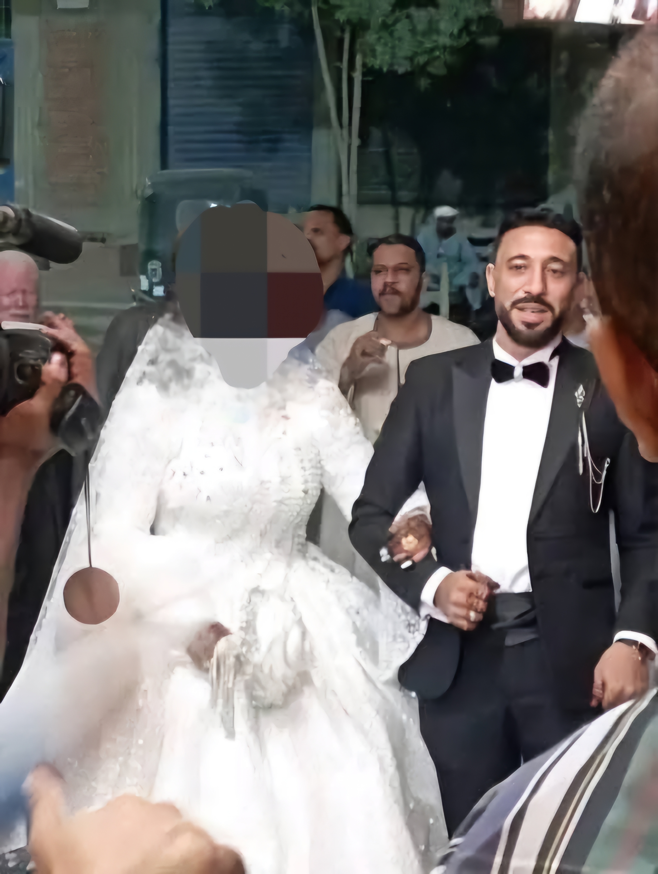 عقد قران العريس الشاب