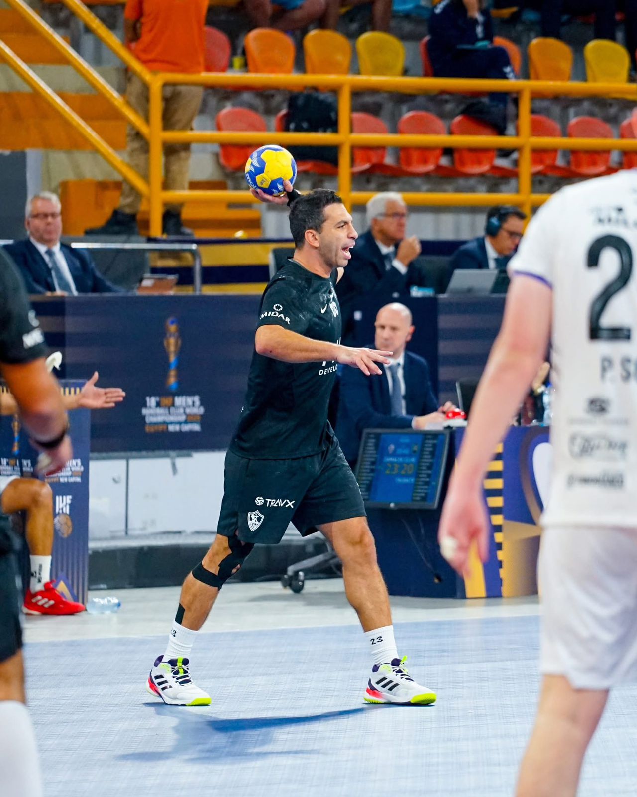 احمد الاحمر