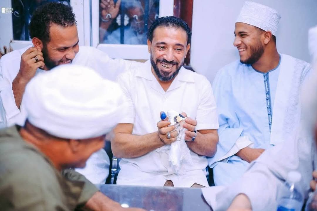 عقد قران العريس الشاب