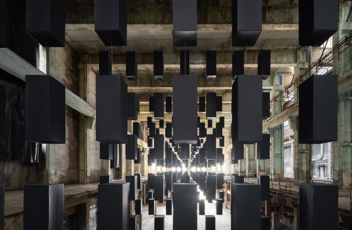 أشكال معلقة فى الهواء