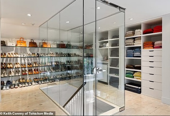 غرفة الملابس والإكسسوارات غرفة الملابس والإكسسوارات