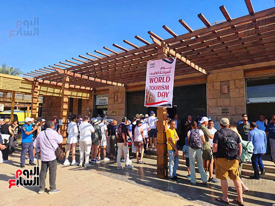 طوابير-من-السائحين-يتوافدون-على-معابد-الكرنك-فى-اليوم-العالمى-للسياحة