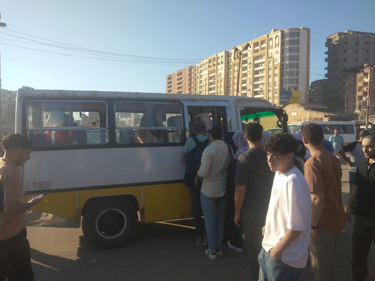 توفير سيارات لتخفيف الزحام بالمواقف