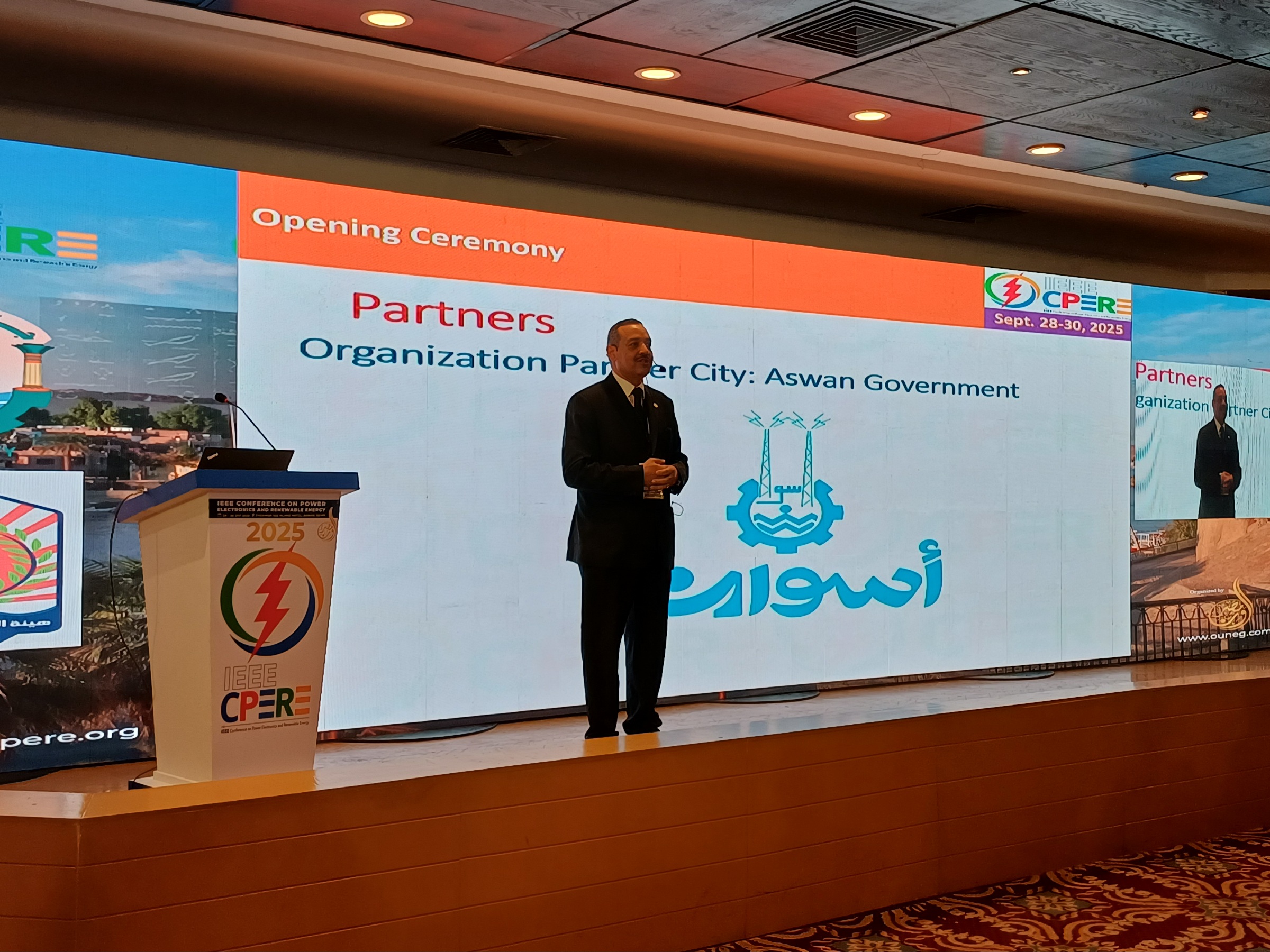 الدكتور عبدالعزيز مهلل رئيس المؤتمر