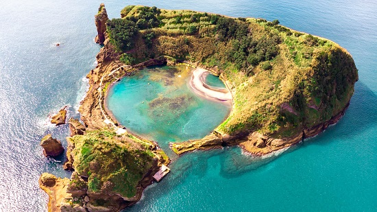 مسبح طبيعي مسبح طبيعي