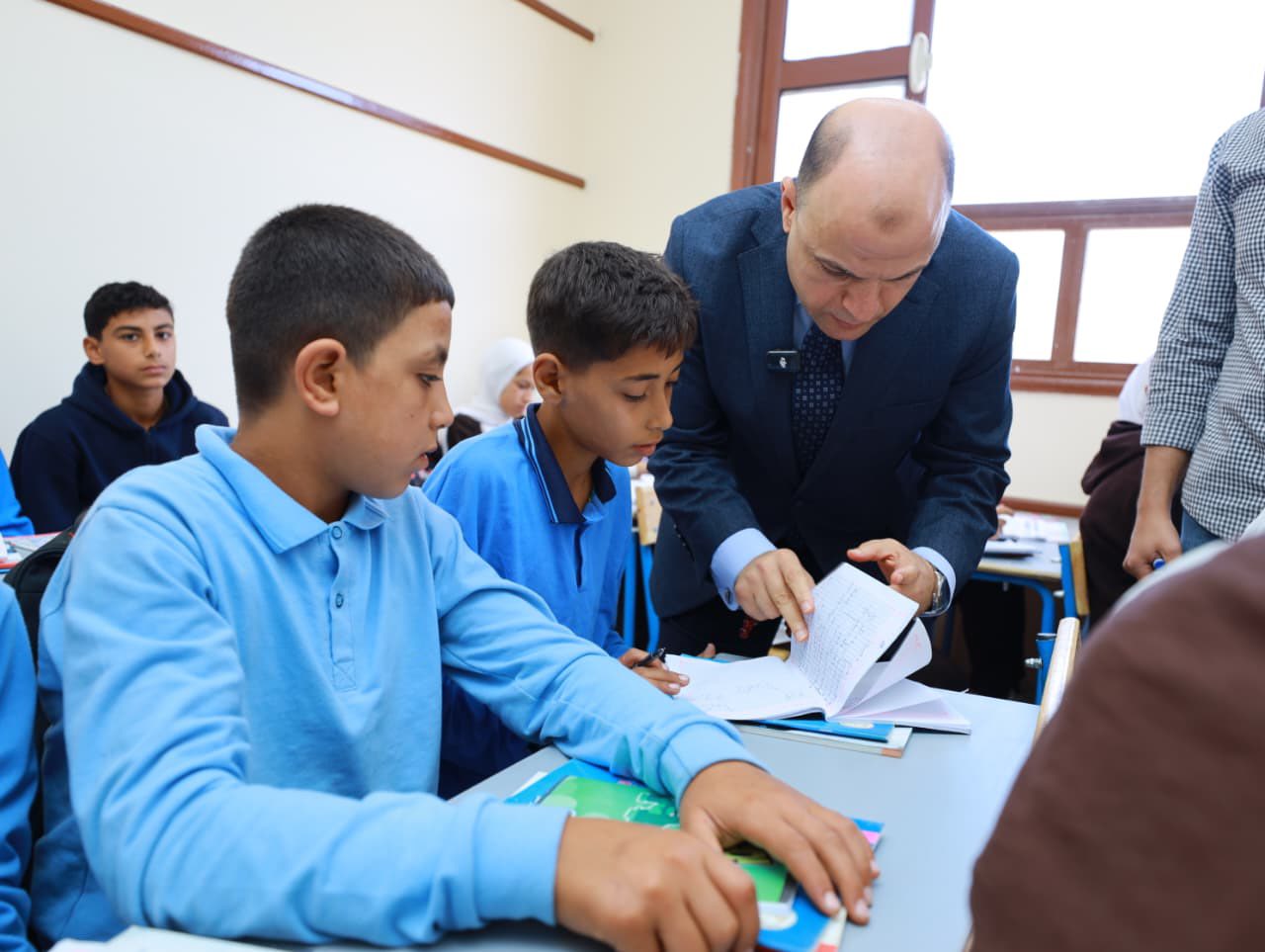 جانب من جولة المحافظ التفقدية