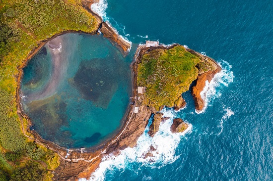 حمام سباحة طبيعي حمام سباحة طبيعي