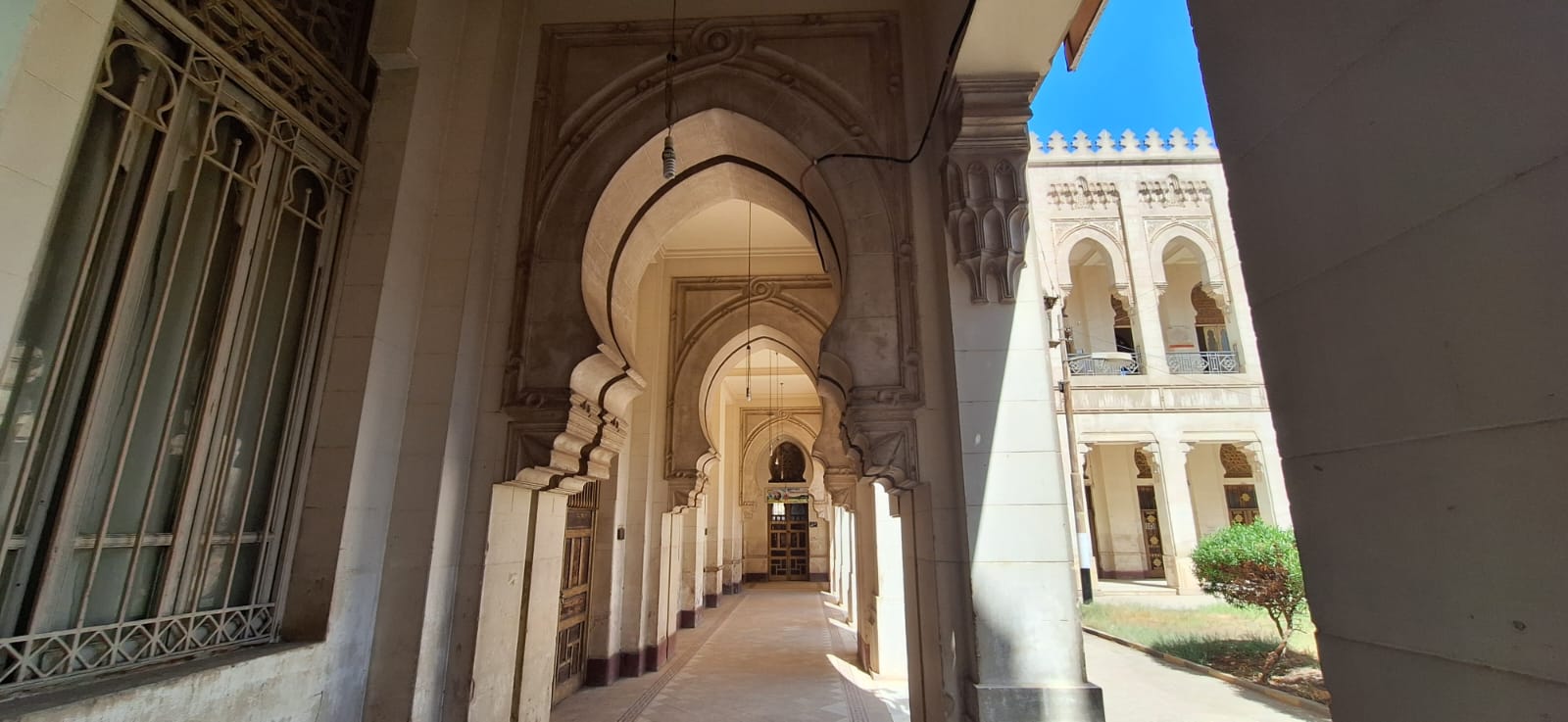 تصميم بنايات المعهد من الداخل