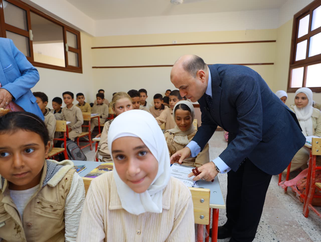 محافظ كفر الشيخ يتابع الموضوعات الدراسية