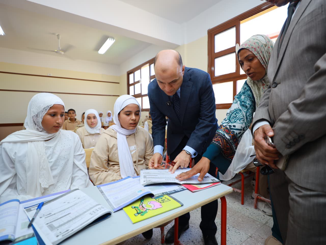 محافظ كفر الشيخ يتابع العملية التعليمية