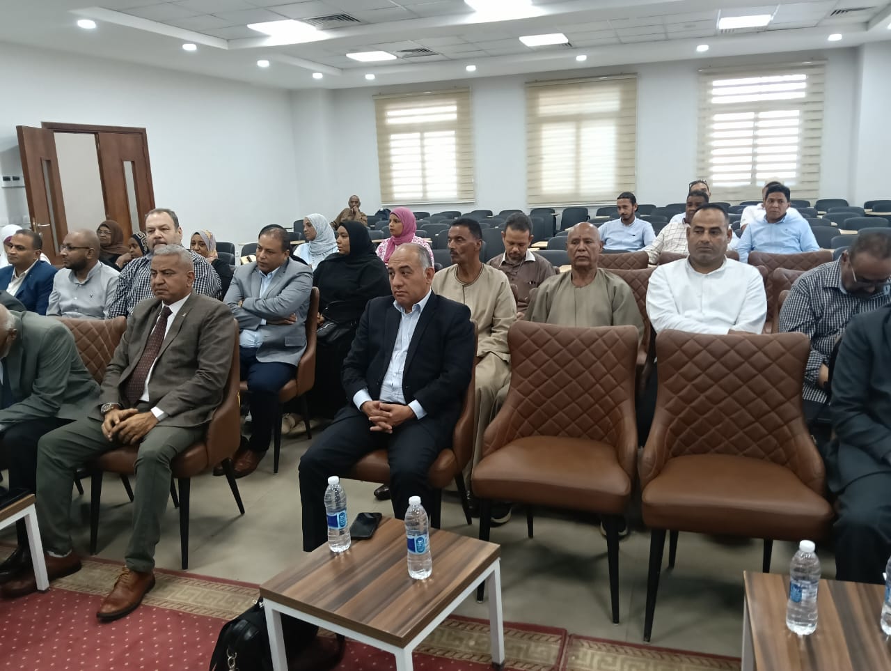 جانب من الجلسة التشاورية 