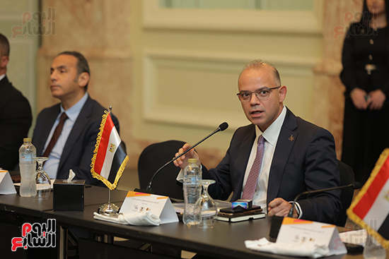 رئيس الرقابة المالية يستعرض مع رؤساء التحرير تطوير القطاع المالي غير المصرفي (4)