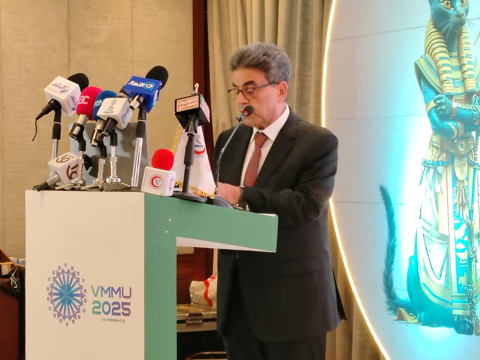 الدكتور مجدي حسن، النقيب العام للأطباء البيطريين