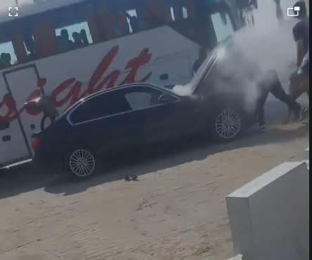 السيطرة على حريق محدود بسيارة الإعلامى أحمد شوبير (1)