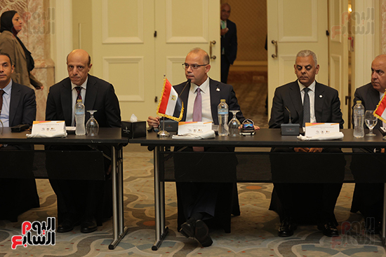 رئيس الرقابة المالية يستعرض مع رؤساء التحرير تطوير القطاع المالي غير المصرفي (2)