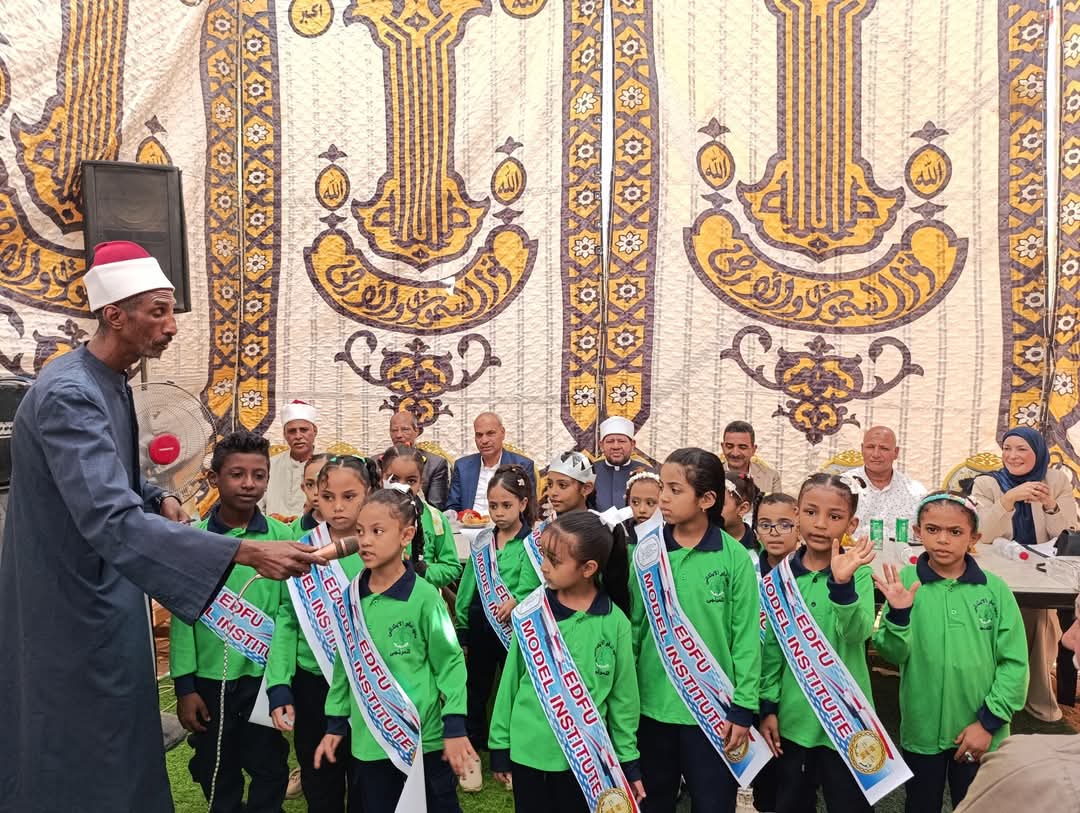 طلاب المرحلة الابتدائية 