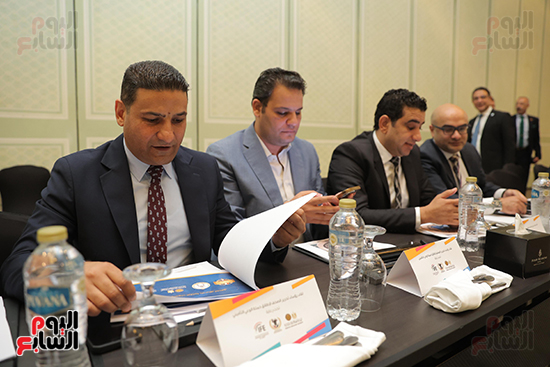 رئيس الرقابة المالية يستعرض مع رؤساء التحرير تطوير القطاع المالي غير المصرفي (11)