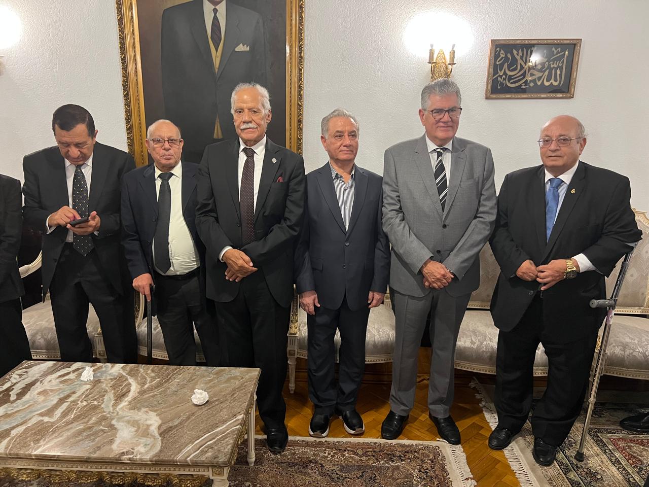 محبو وأبناء جمال عبد الناصر يحيون ذكري رحيله الـ55 أمام الضريح (5)