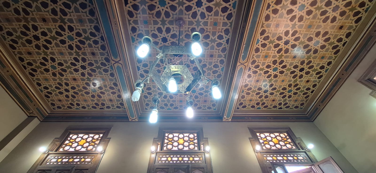 زخارف اندلسية داخل المعهد