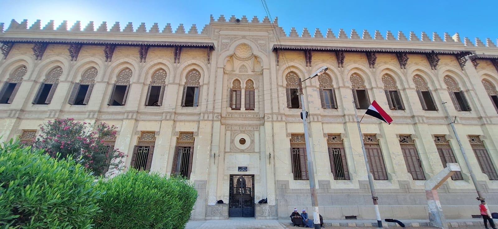 واجهة المعهد الأمامية