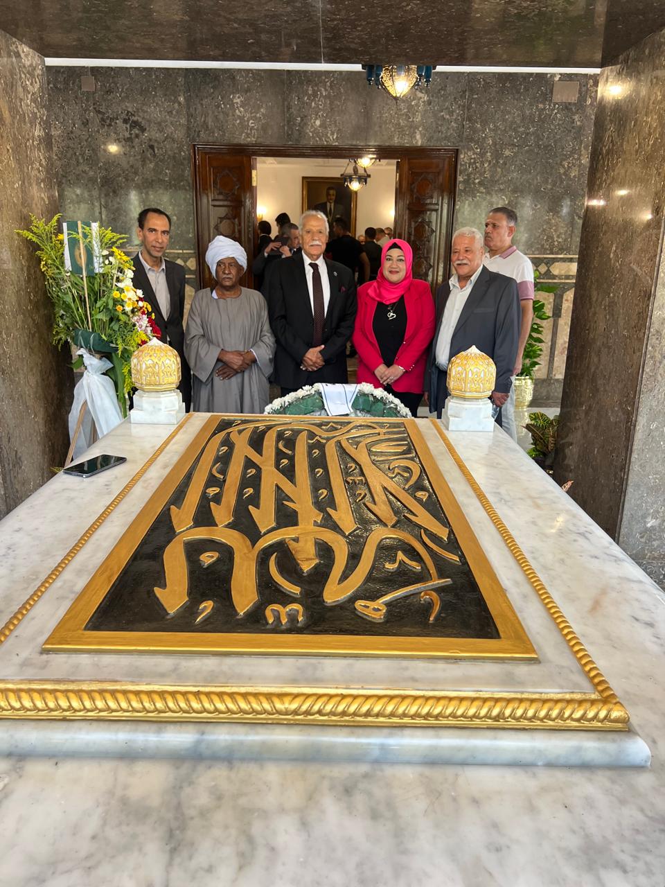 محبو وأبناء جمال عبد الناصر يحيون ذكري رحيله الـ55 أمام الضريح (1)