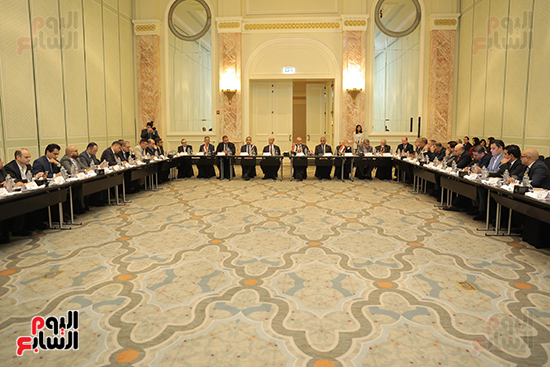 رئيس الرقابة المالية يستعرض مع رؤساء التحرير تطوير القطاع المالي غير المصرفي (13)