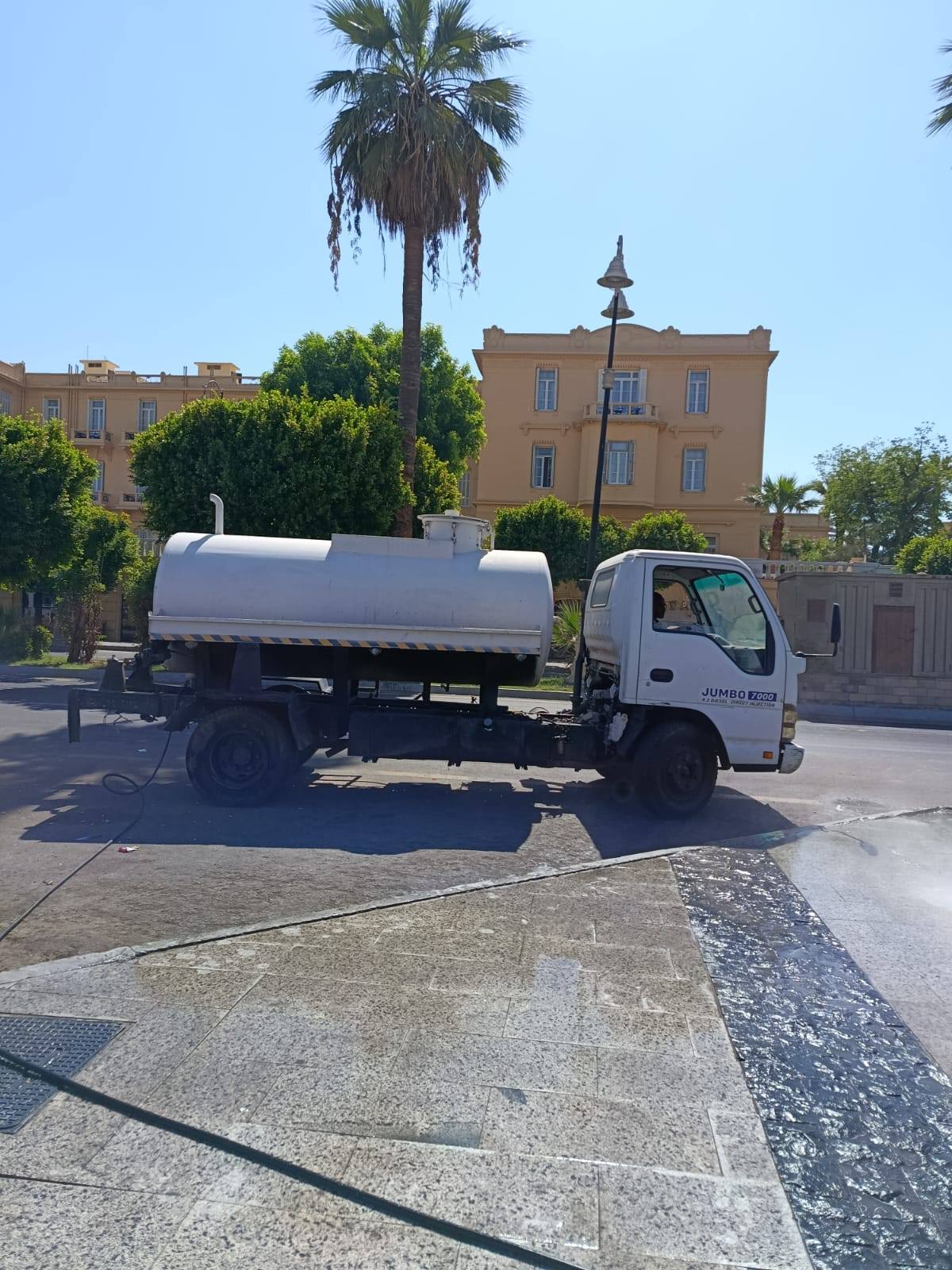 أعمال تجميل الممشى السياحي وكورنيش النيل بمدينة الأقصر