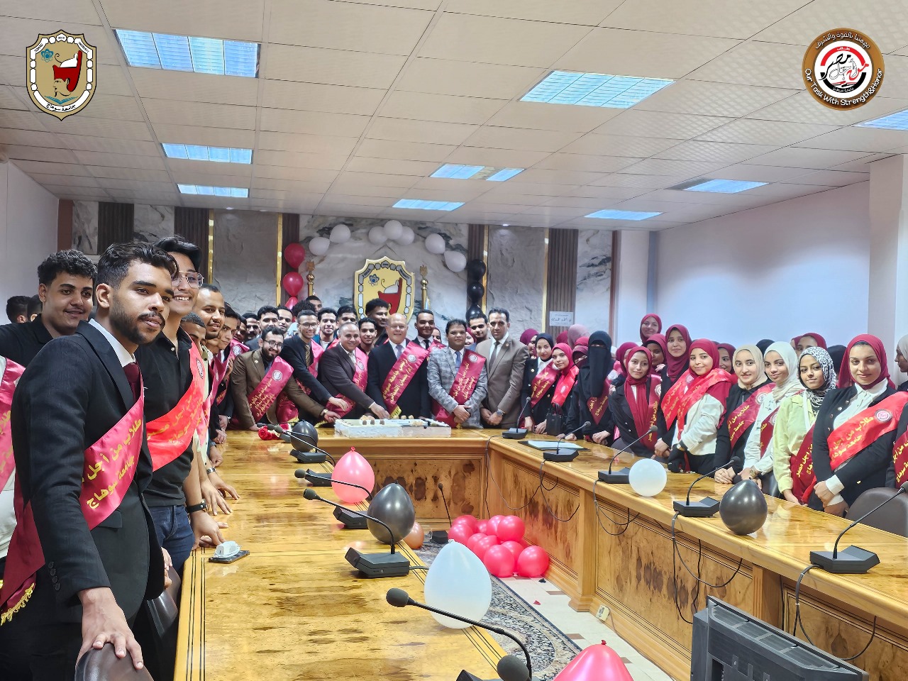 داخل مكتب رئيس الجامعة داخل مكتب رئيس الجامعة