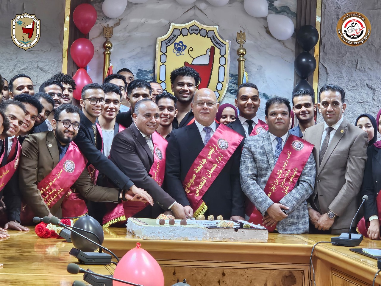 طلاب من اجل مصر مع رئيس الجامعة طلاب من اجل مصر مع رئيس الجامعة