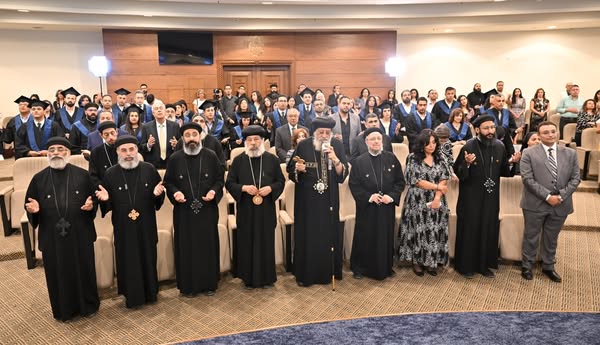 تخريج دفعات من معهد القديس بولس 