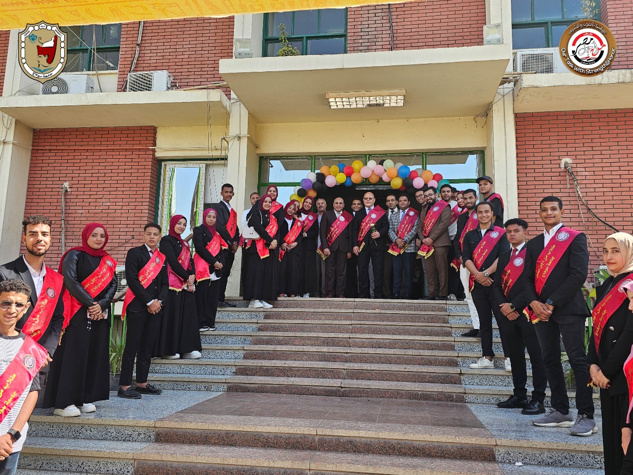 على سلم الجامعة على سلم الجامعة