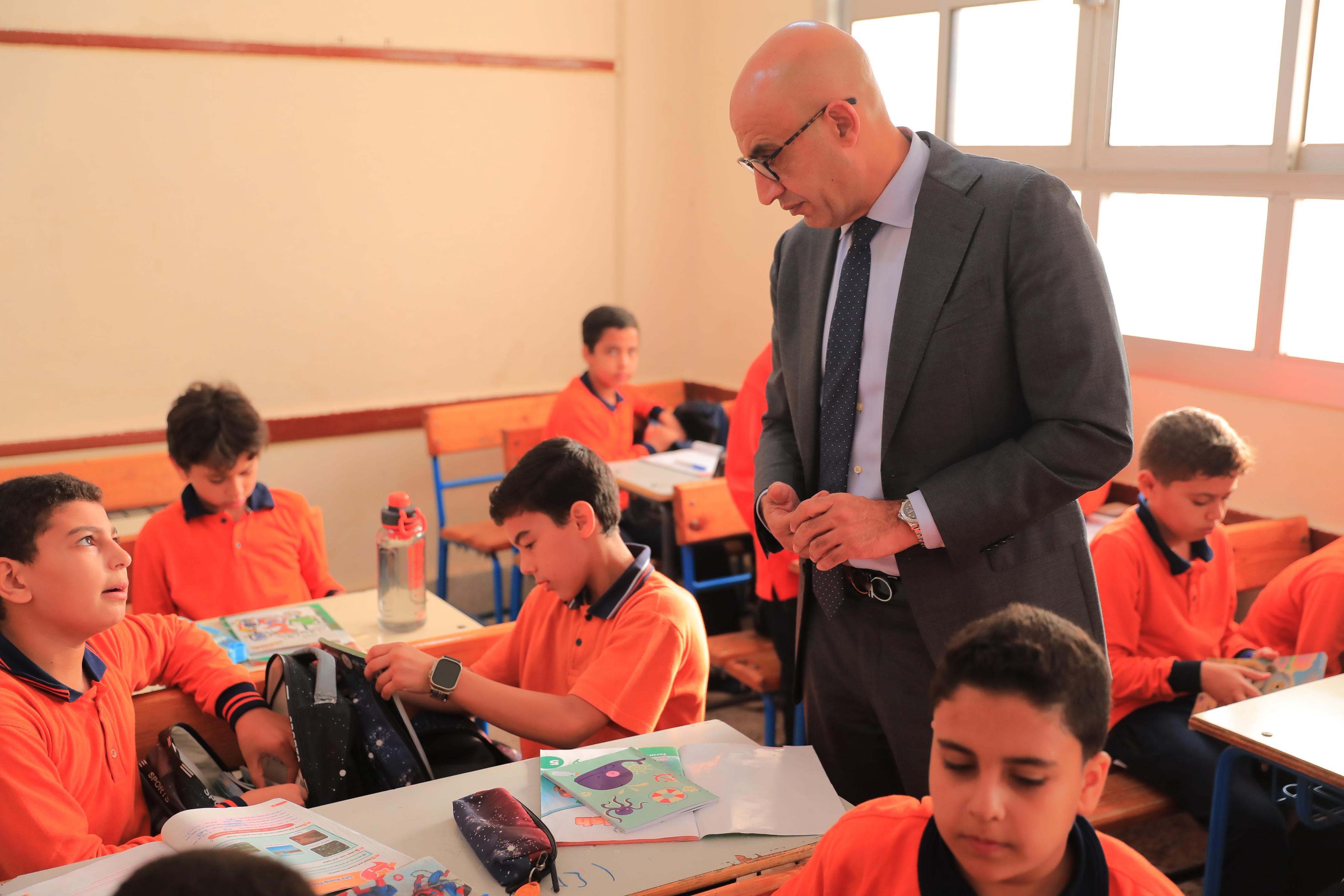 متابعة انتظام سير العملية التعليمية وحضور الطلاب