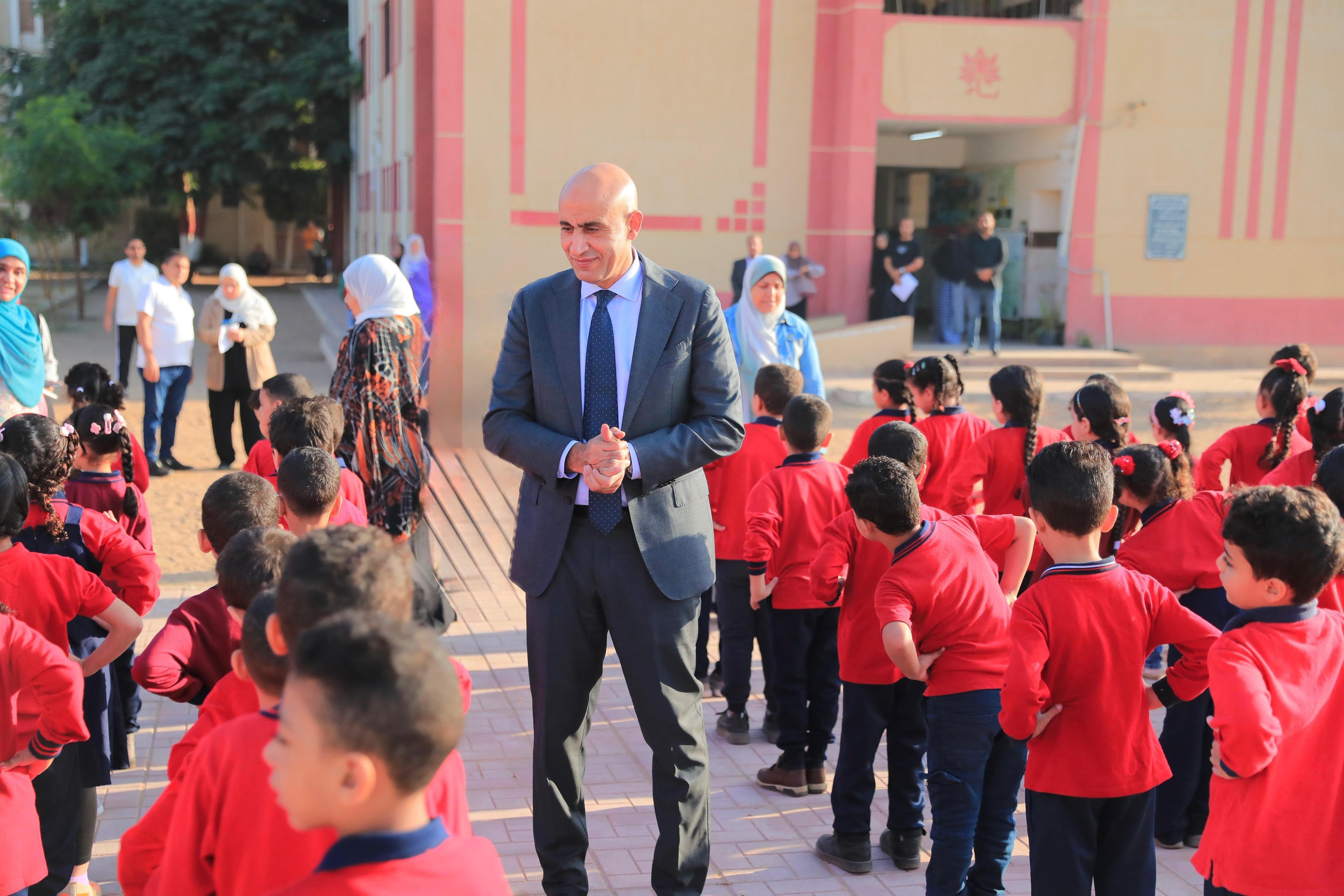 متابعة انتظام سير العملية التعليمية وحضور الطلاب