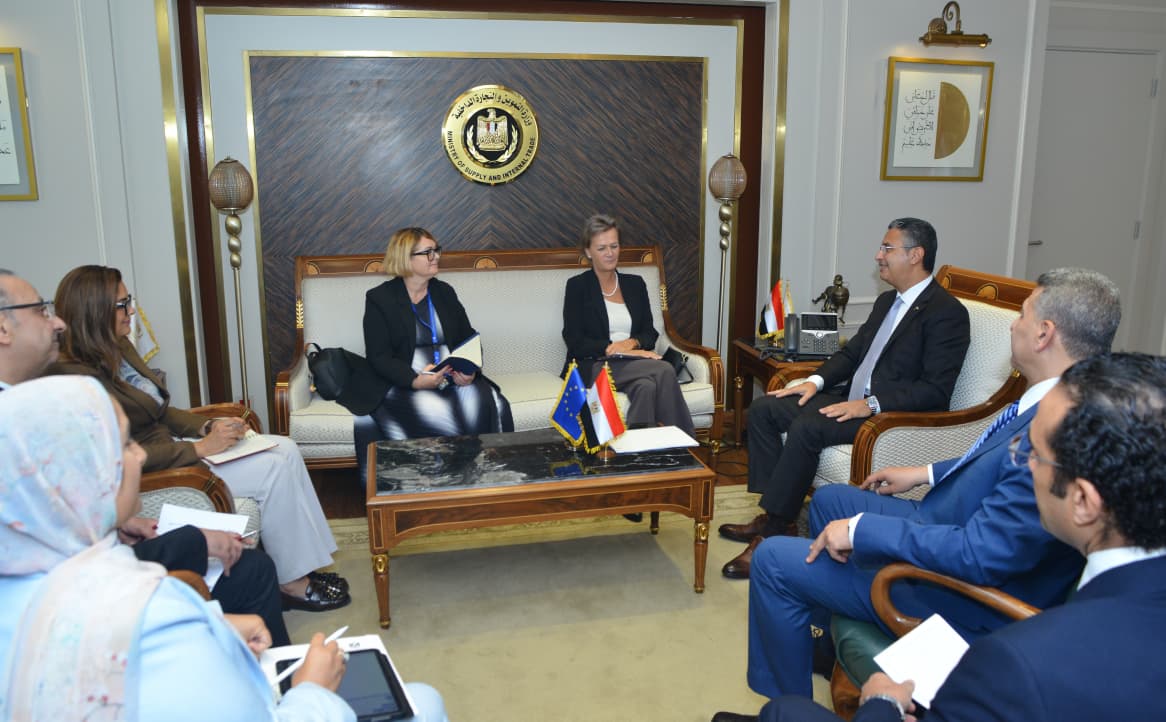 وزير التموين يستقبل سفيرة الاتحاد الأوروبي